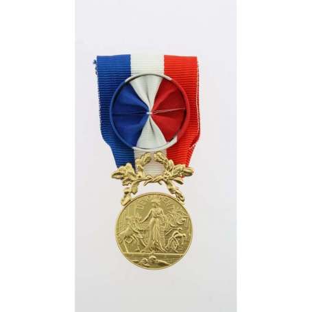 Médaille Courage et Dévouement Ordre Or avec Rosette Ordonnance