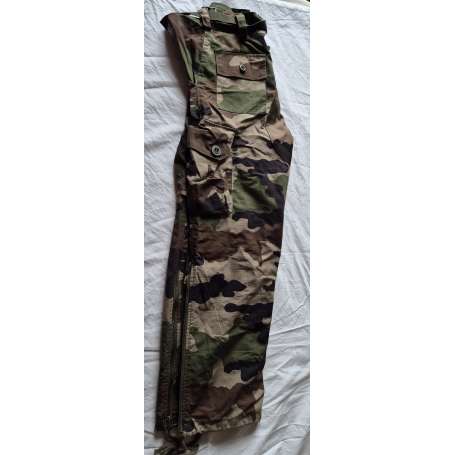 Pantalon camouflage vert d'occasion taille 38/40 S