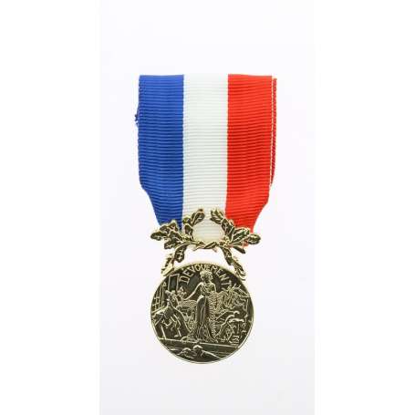 Médaille COURAGE ET DÉVOUEMENT Vermeil Or Ordonnance